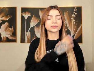 meganwest — Camsoda recorded stream image, 21.04.2025 11:40