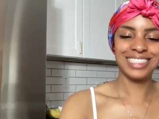 carmensindiego — Camsoda recorded stream image, 23.04.2025 17:00