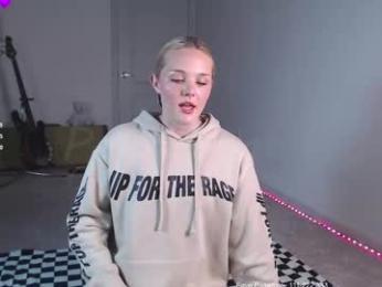 petitebrat — Chaturbate recorded stream image, 23.04.2025 21:50