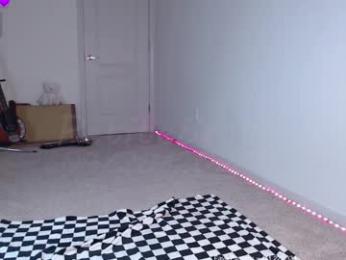 petitebrat — Chaturbate recorded stream image, 23.04.2025 21:50