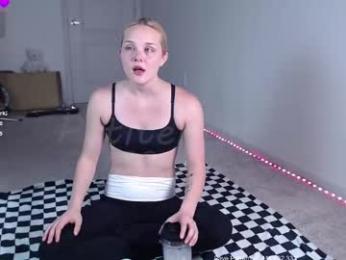 petitebrat — Chaturbate recorded stream image, 23.04.2025 21:50