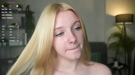 EdlaHewell — Stripchat recorded stream screenshot (27 Apr 2025)