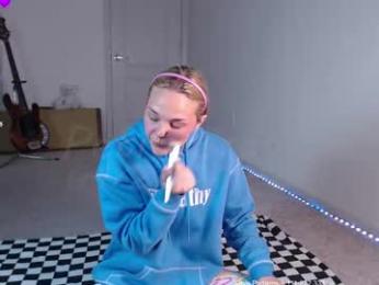 petitebrat — Chaturbate recorded stream image, 27.04.2025 17:10