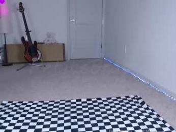 petitebrat — Chaturbate recorded stream image, 27.04.2025 17:10