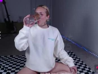 petitebrat — Chaturbate recorded stream image, 27.04.2025 17:10