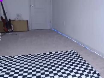 petitebrat — Chaturbate recorded stream image, 27.04.2025 17:10