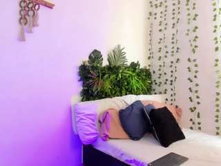 karlyee — Camsoda recorded stream screenshot (28 Apr 2025)