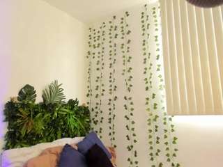 karlyee — Camsoda recorded stream screenshot (28 Apr 2025)