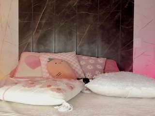 emmawilliams1 — Camsoda recorded stream image, 01.05.2025 01:10
