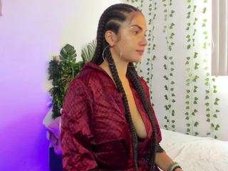 karlyee — Camsoda recorded stream screenshot (01 May 2025)