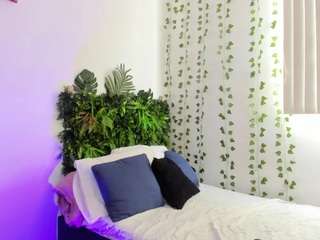 karlyee — Camsoda recorded stream screenshot (01 May 2025)