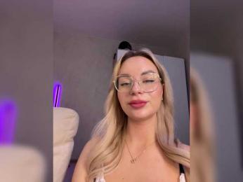 Mila-m — Bongacams recorded stream image, 01.05.2025 19:10