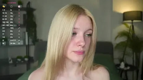 EdlaHewell — Stripchat recorded stream screenshot (02 May 2025)