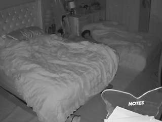 voyeurcam-house-charleys-room — Camsoda recorded stream image, 02.05.2025 07:10