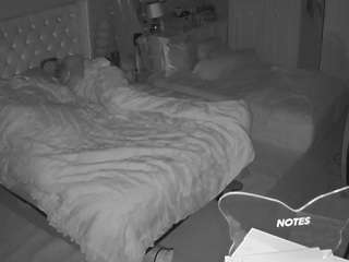 voyeurcam-house-charleys-room — Camsoda recorded stream image, 02.05.2025 07:10