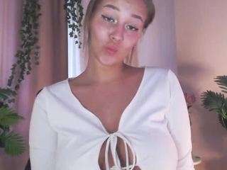 milkybunny — Camsoda recorded stream image, 04.05.2025 10:10