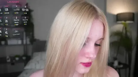 EdlaHewell — Stripchat recorded stream screenshot (05 May 2025)