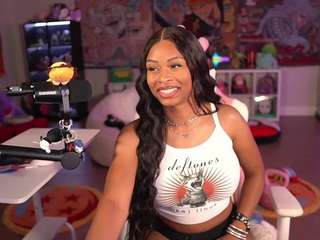 lovenzia — Camsoda recorded stream image, 07.05.2025 00:40
