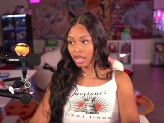 lovenzia — Camsoda recorded stream image, 07.05.2025 00:40