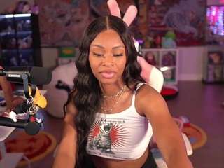 lovenzia — Camsoda recorded stream image, 07.05.2025 00:40