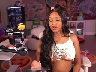 lovenzia — Camsoda recorded stream image, 07.05.2025 00:40