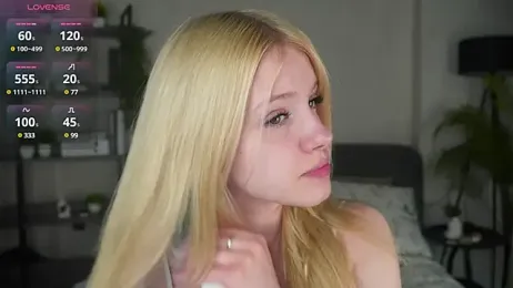 EdlaHewell — Stripchat recorded stream screenshot (09 May 2025)