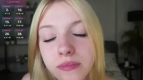 EdlaHewell — Stripchat recorded stream screenshot (09 May 2025)