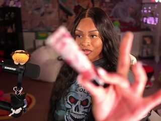 lovenzia — Camsoda recorded stream image, 10.05.2025 22:50