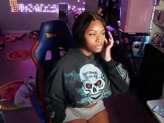lovenzia — Camsoda recorded stream image, 10.05.2025 22:50