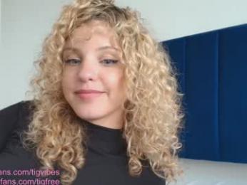 theislandgirl — Chaturbate recorded stream image, 15.05.2025 19:30