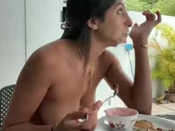 camiliakxoxo — Chaturbate recorded stream image, 17.05.2025 13:20