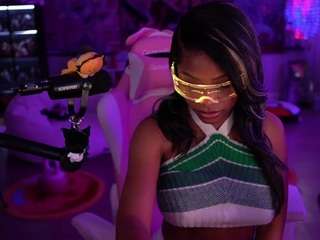 lovenzia — Camsoda recorded stream image, 18.05.2025 02:20