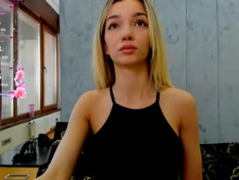 sassyt33n — Chaturbate recorded stream image, 18.05.2025 07:40