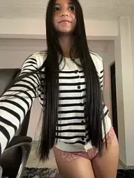aly_golden_ — Stripchat recorded stream image, 18.05.2025 08:00