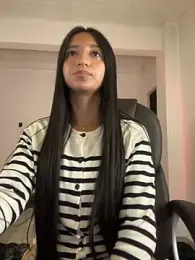 aly_golden_ — Stripchat recorded stream image, 18.05.2025 08:00